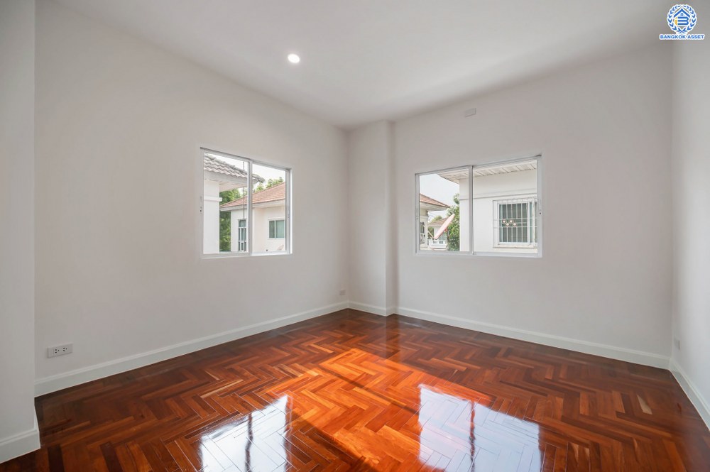 บ้านมือสองตกแต่งใหม่ แบรนด์คุณภาพจาก Property Perfect โครงการ เพอร์เฟคเพลส พระราม5-ราชพฤกษ์ ครบทุกการใช้ชีวิตบนเนื้อที่ 60.7 ตร.ว. ฟังก์ชัน 3 ห้องนอน 3 ห้องน้ำ 2 ที่จอดรถ บรรยากาศร่มรื่น facility ครบ! บนทำเลคุณภาพ ใกล้วงเวียนพระราม5 และจุดขึ้นทางด่วน "ศรีรัช"